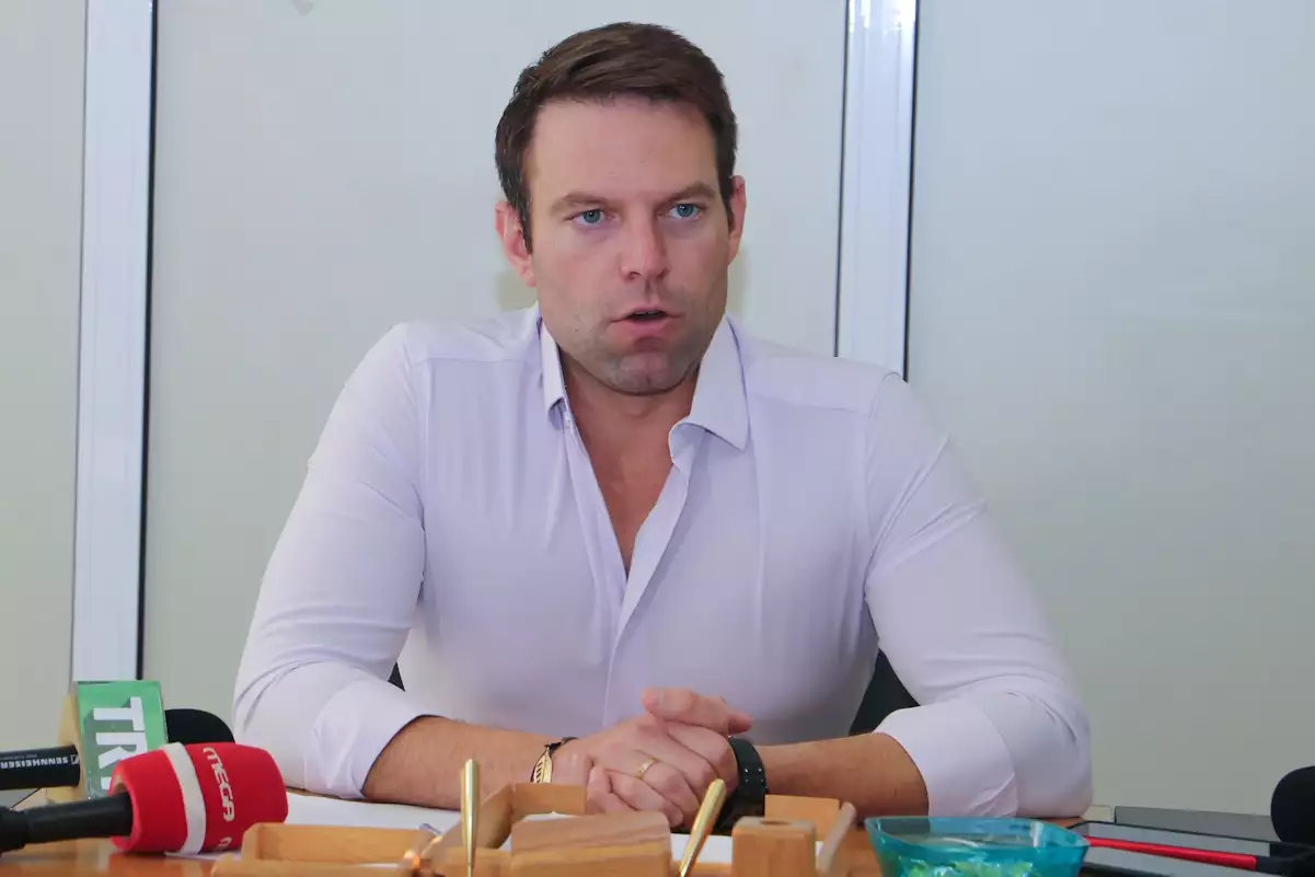 Στέφανος Κασσελάκης για Τέμπη: Όσο και να «μπαζώνει» τις έρευνες ο Μητσοτάκης στο τέλος θα αποδοθεί δικαιοσύνη