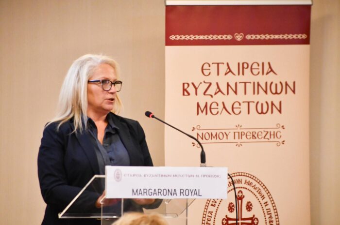 Η Νέα Δημοκρατία έχει μετατρέψει την πολιτική σε μηχανισμό συγκάλυψης γράφει η Μαρία Χήτα