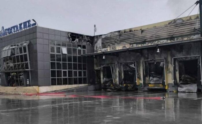 Υπό αστυνομική επιτήρηση χώρος στη Φιλιππιάδα – Μεγάλες ποσότητες αποβλήτων από την καμένη μονάδα Γογγάκη στην Κέρκυρα